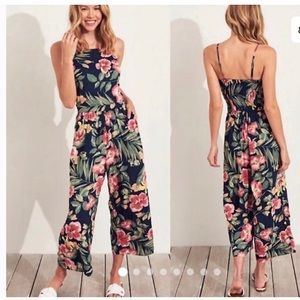 Hollister floral jumper (Large-Juniors)